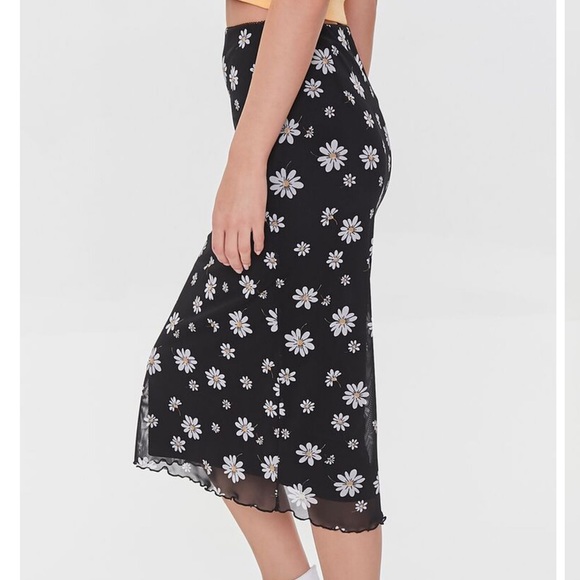 Forever 21 Mesh Floral Print Lettuce-Edge Skirt - Picture 5 of 6